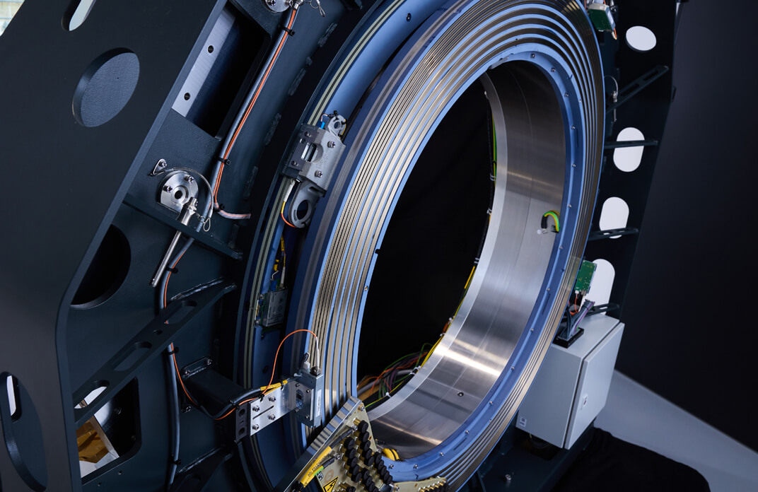 Slip ring in a CT scanner for transmitting energy and image data.