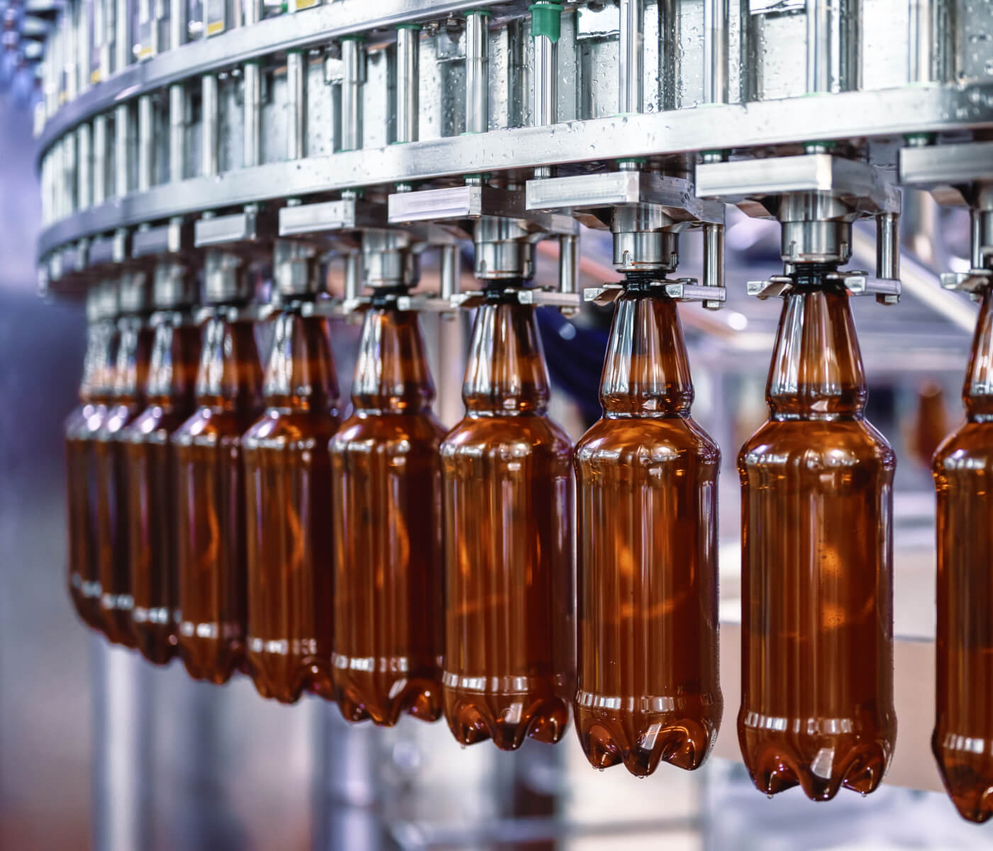 Beverage bottles in an automated filling line with slip ring technology