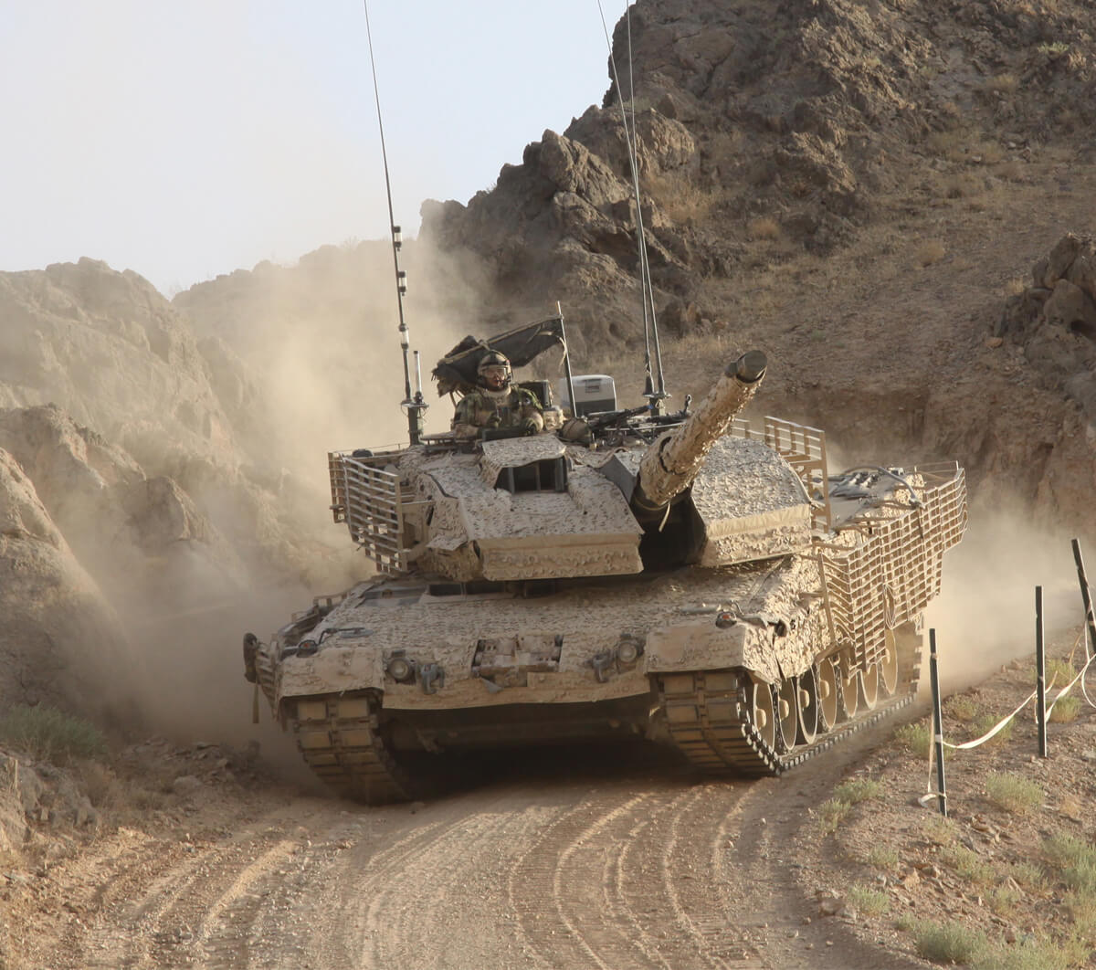 Leopard 2 main battle tank with integrated slip rings for periscope and turret control.