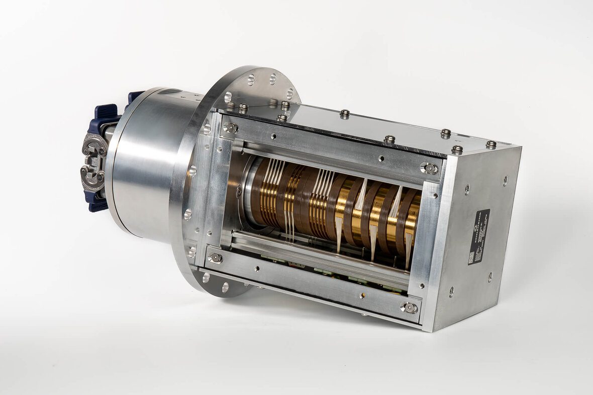 Modular pitch slip ring for wind turbines with exposed internal structure for transmitting power and signals.