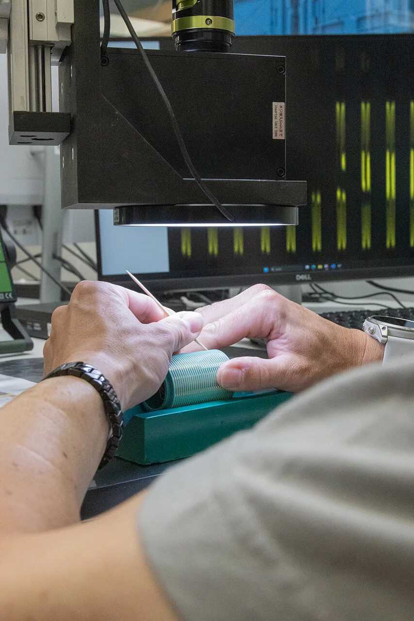 Close-up of the hands of a SCHLEIFRING employee in assembly.